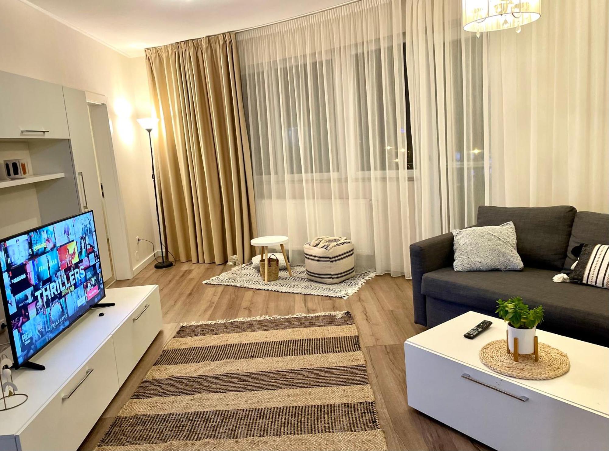 Moonlight Charming Shelter - 3Br 180º Balcony View Daire Oradea Dış mekan fotoğraf